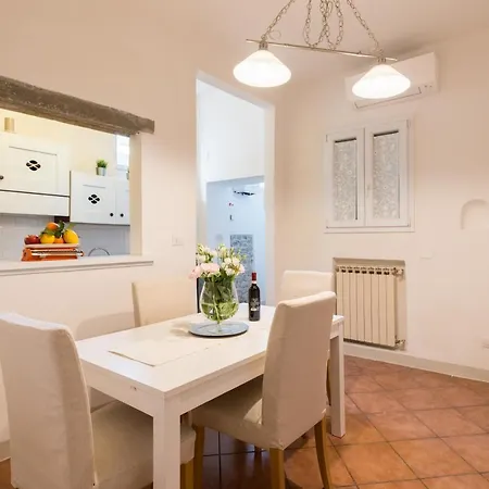 Daire Casa A Sant'ambrogio - Santa Croce, Mercato & Bar - Homeunity *